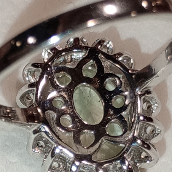 Vintage Sterling Silver Ring with Light Green Gemstone - Picture 5 of 9